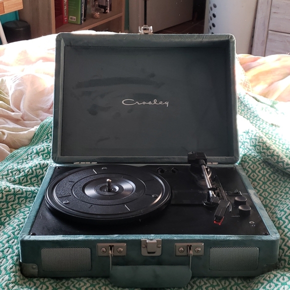 Crosley Record Player - Picture 1 of 3